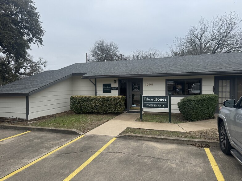 Primary Photo Of 1011 Meredith Dr, Austin Medical For Sale
