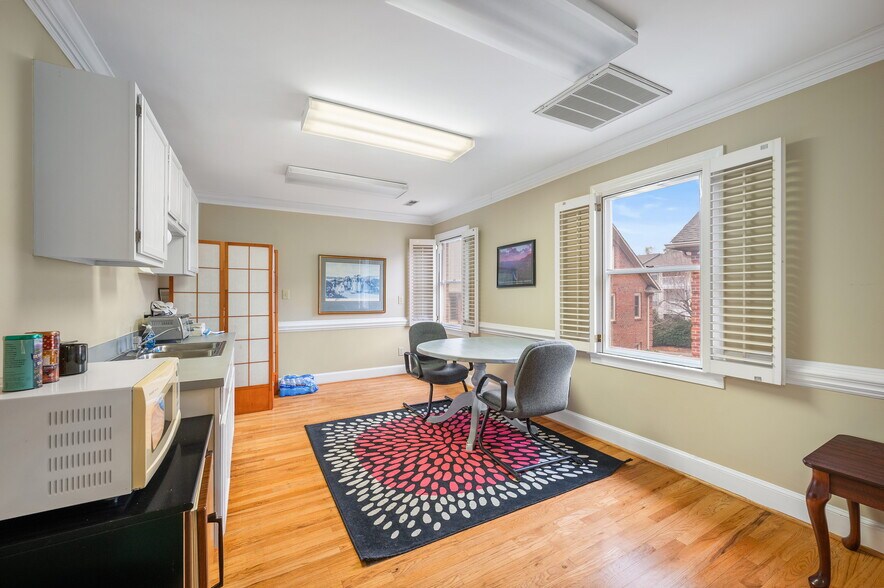 More Photos Of 4728 Park Rd, Charlotte Coworking Space