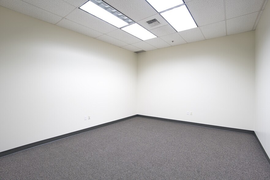 More Photos Of 7817 S 210th St, Kent Unknown For Lease