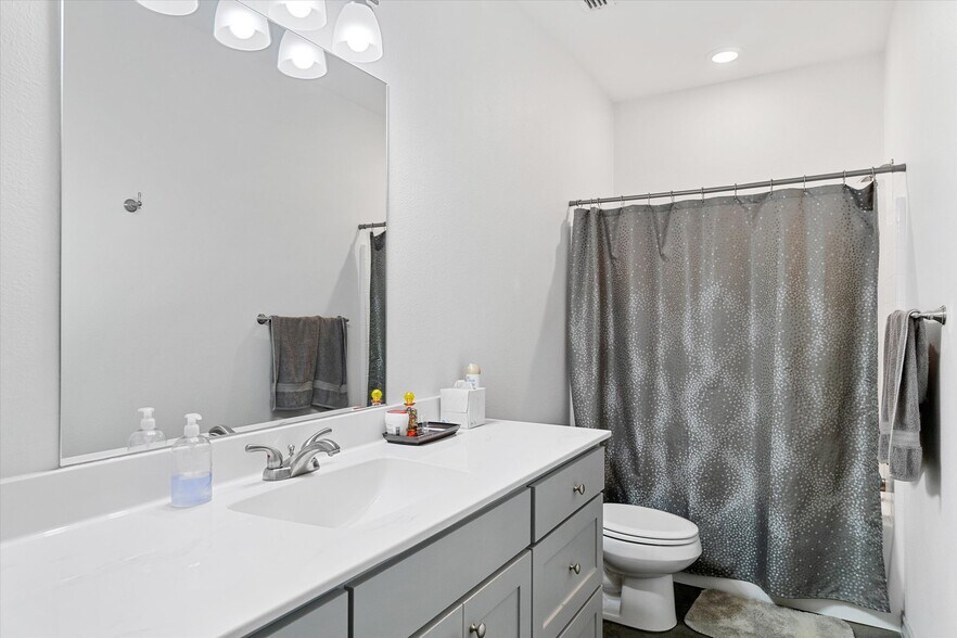 More Photos Of 4074 County Road 152 W, Bullard Apartments For Sale