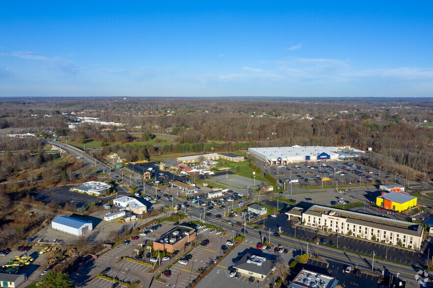 More Photos Of 940 Fall River Ave, Seekonk Hotel For Lease