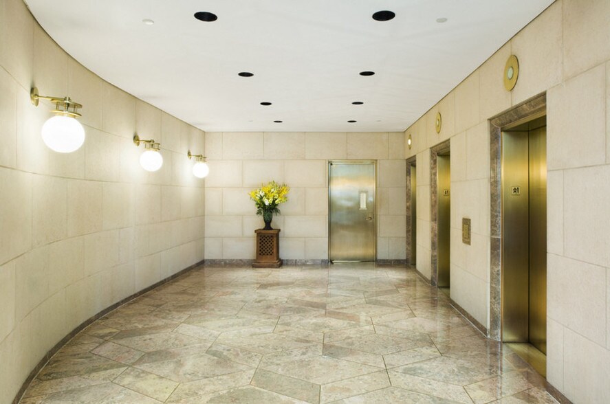 More Photos Of 609 Fifth Ave, New York Office For Lease