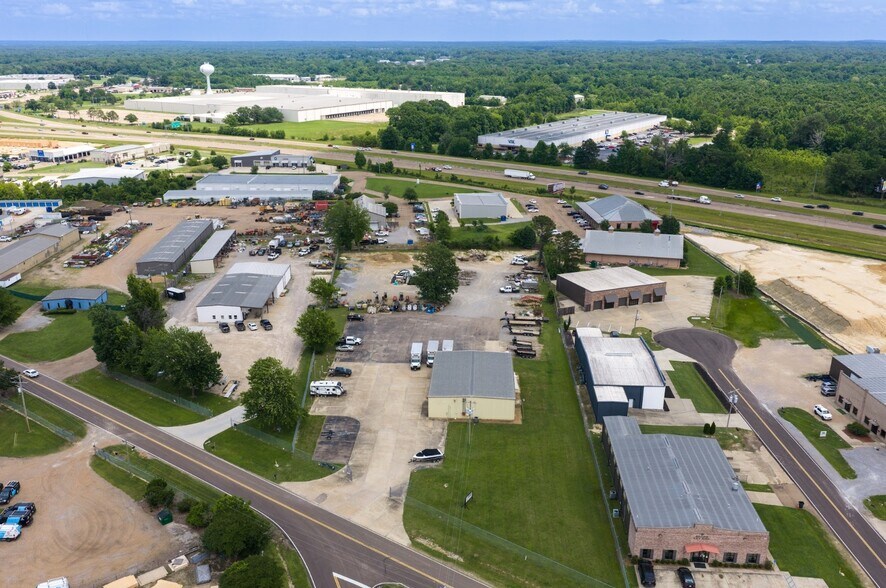 More Photos Of 355 Distribution Dr, Madison Distribution For Lease