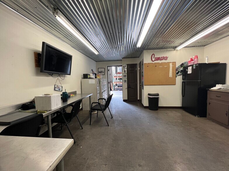 More Photos Of 440 Finley Blvd, Birmingham Distribution For Lease