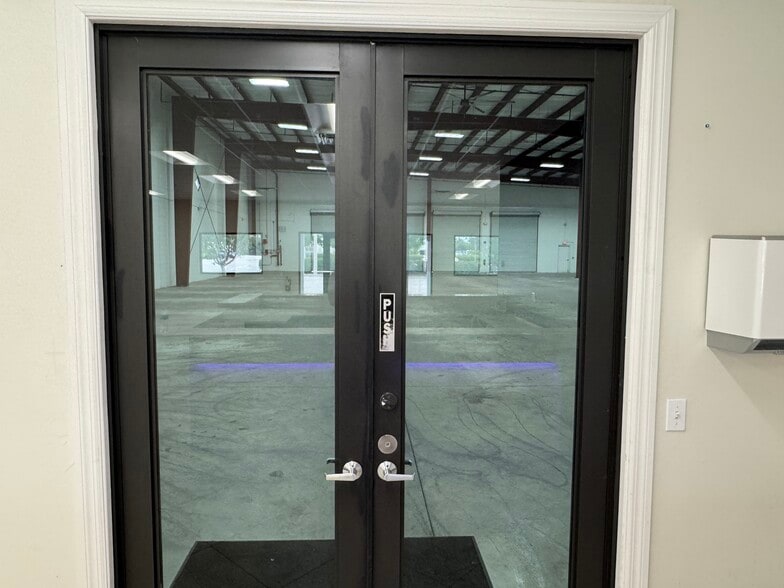 More Photos Of 6150 Metro Plex Dr, Fort Myers Warehouse For Sale