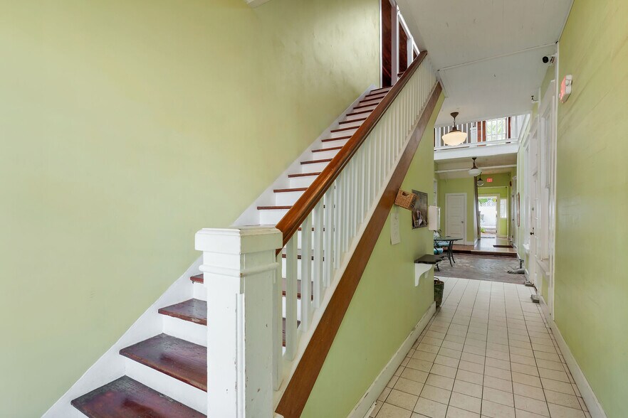More Photos Of 812 Fleming St, Key West Storefront For Sale