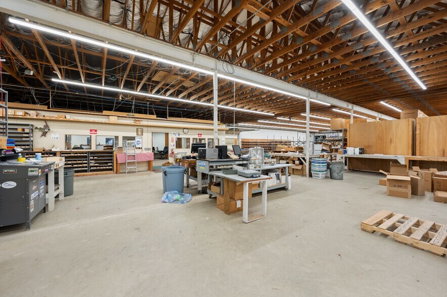 More Photos Of 16 E Industrial Rd, Branford Warehouse For Lease