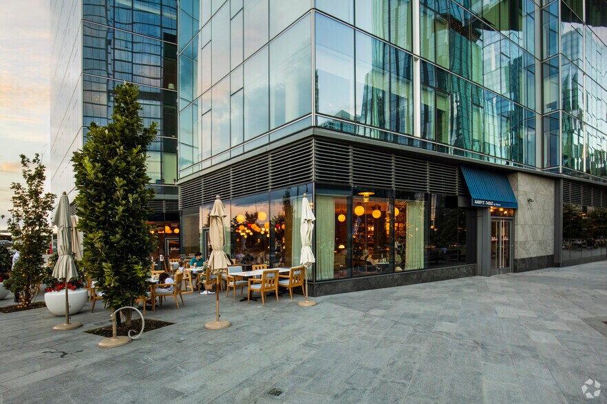 More Photos Of 400 W 61st St, New York Apartments For Lease