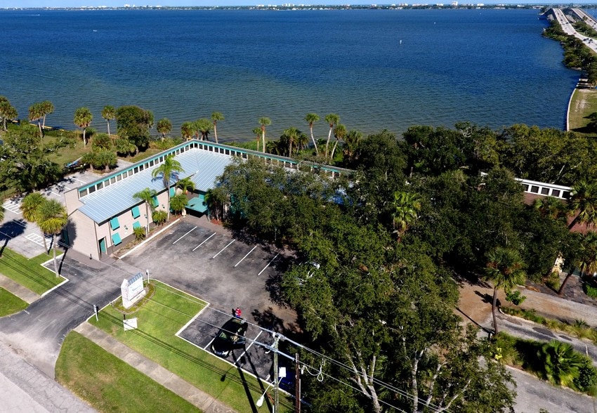 More Photos Of 1819 Riverview Dr, Melbourne Medical For Sale