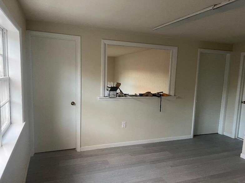 More Photos Of 706 Willow St, Southampton Office For Lease