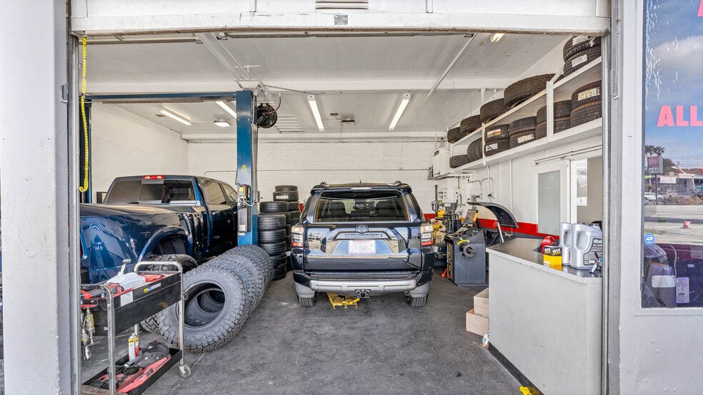More Photos Of 3410 Aviation Blvd, Redondo Beach Auto Repair For Sale