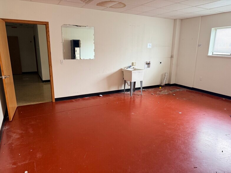 More Photos Of 1001 Arboretum Dr, Waunakee Flex For Lease