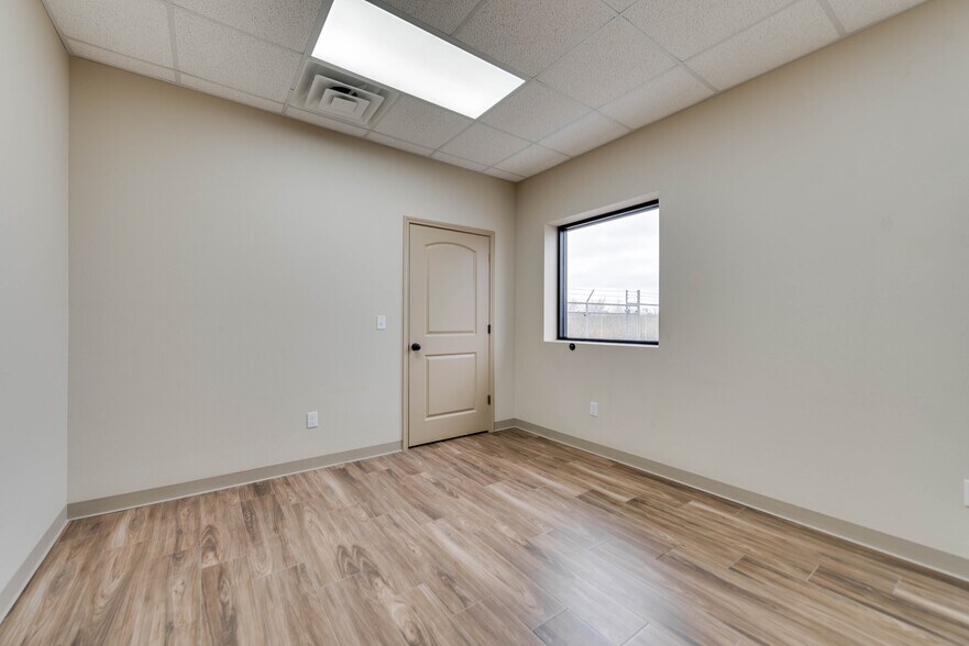 More Photos Of 3017 W County Road 115, Midland Warehouse For Lease