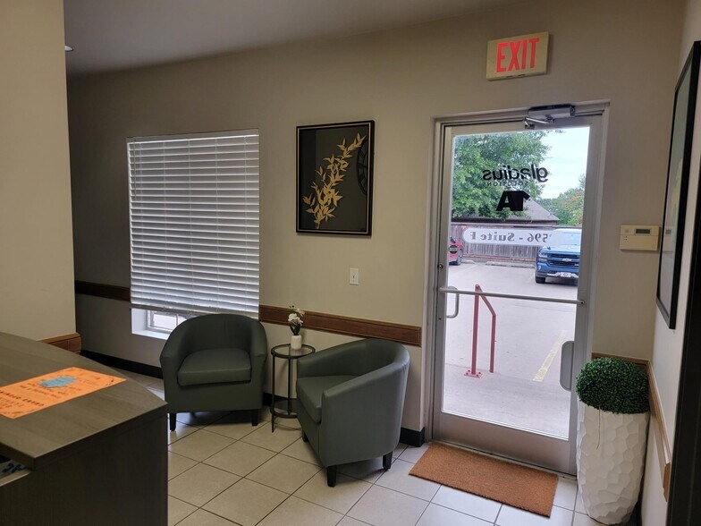 More Photos Of 8596 E 101st St, Tulsa Office For Lease