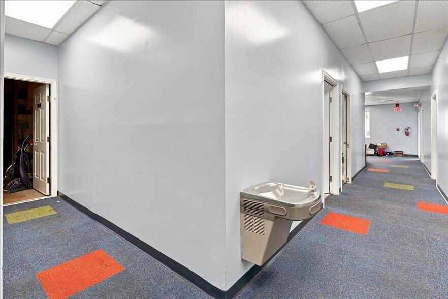 More Photos Of 991 Chicago Ave, Harrisonburg Flex For Sale