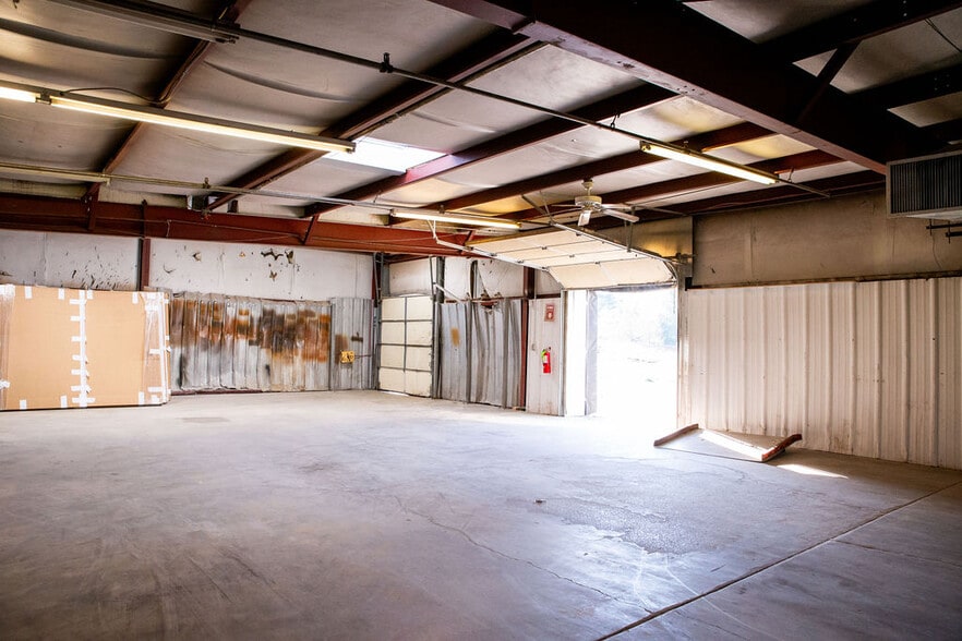 More Photos Of 1630 N Eldon Ave, Springfield Unknown For Lease