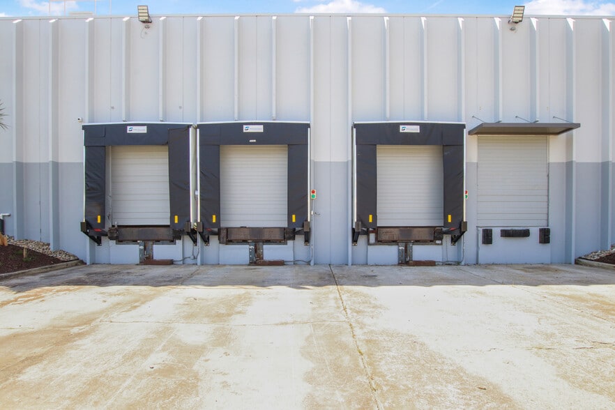 More Photos Of 7391 Pepperdam Ave, North Charleston Warehouse For Lease