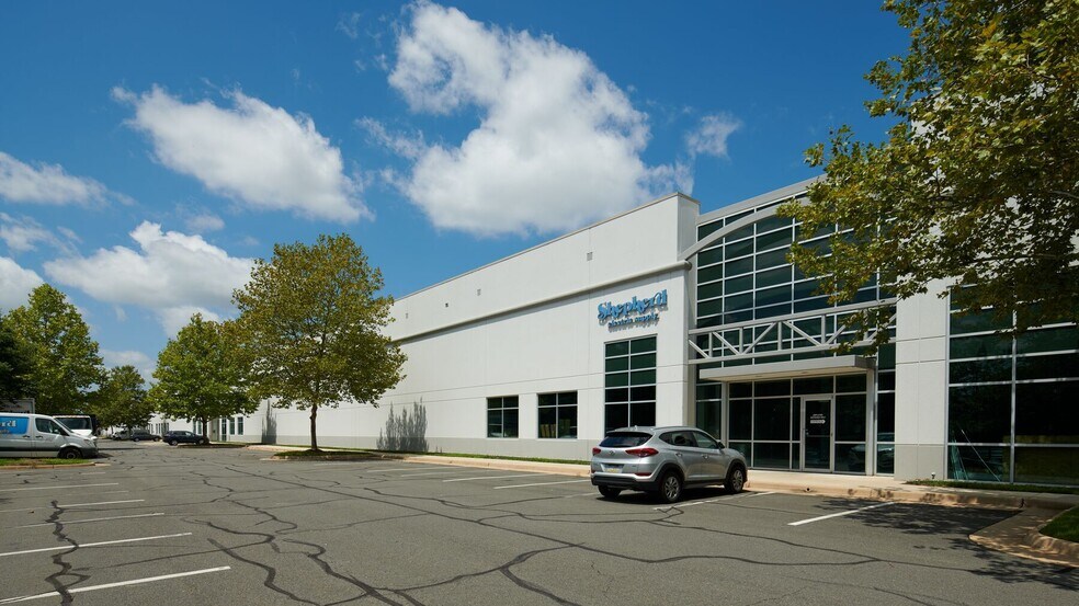 More Photos Of 45080 Old Ox Rd, Dulles Warehouse For Lease