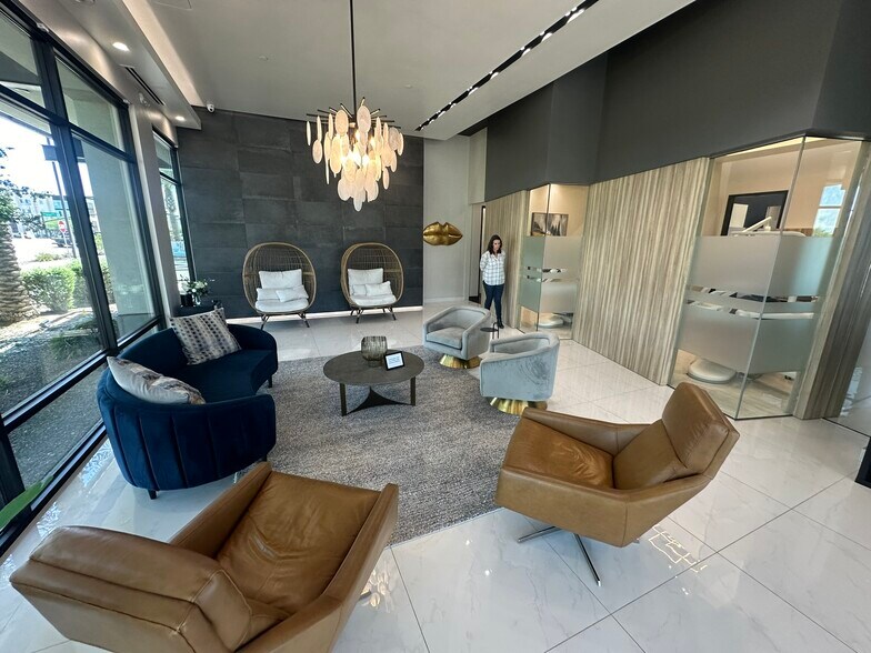 More Photos Of 2540 S San Tan Village Pky, Gilbert Freestanding For Lease