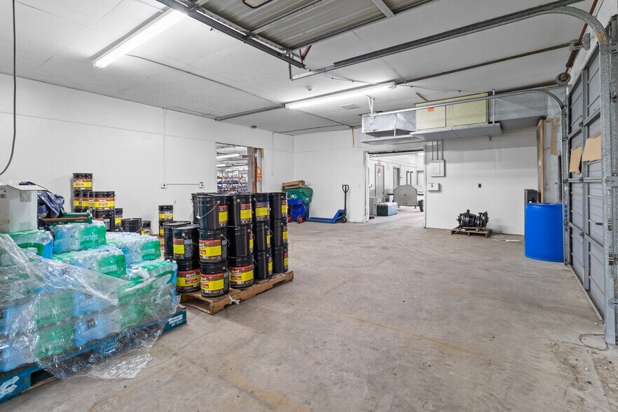 More Photos Of 704 N Central Ave, Locust Warehouse For Lease