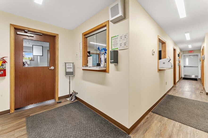 More Photos Of 725 N Pike St, Grafton Office For Sale