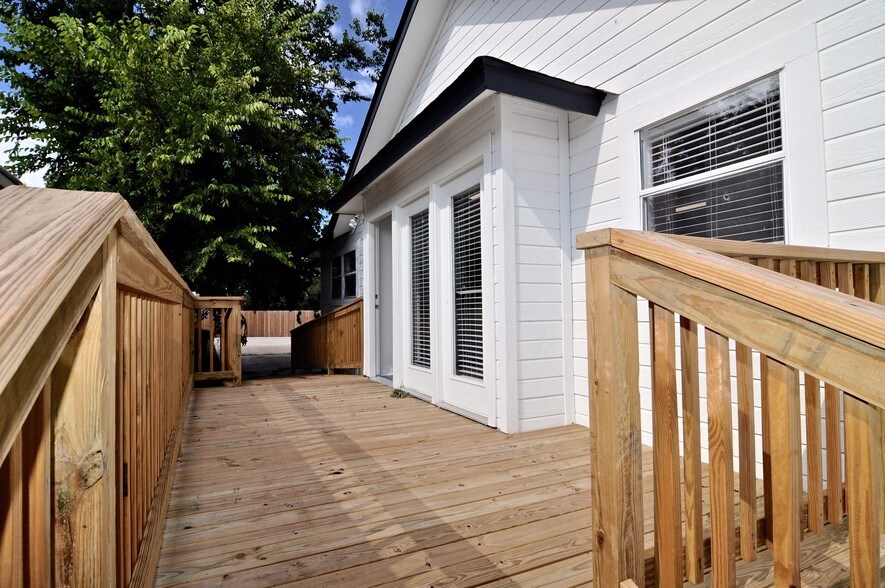 More Photos Of 910 E Cesar Chavez St, Austin Office For Lease