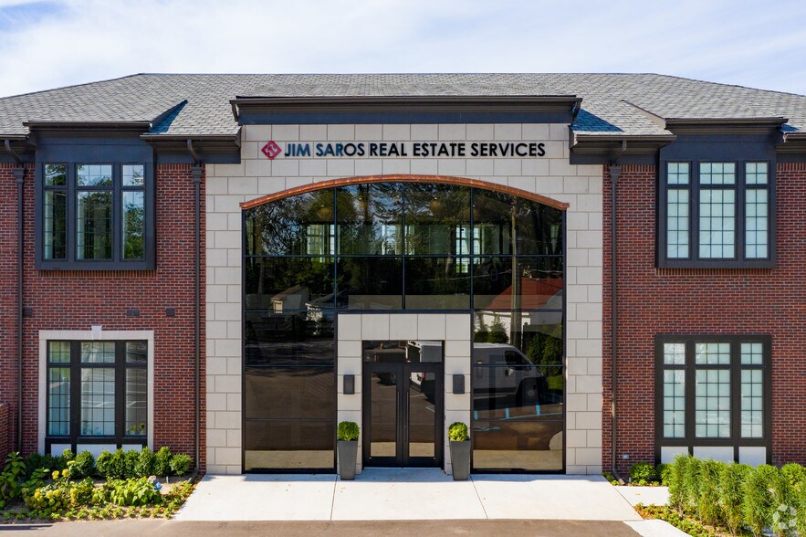 More Photos Of 17108 Mack Ave, Grosse Pointe Office For Lease