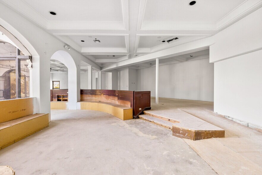 More Photos Of 73101 Highway 111, Palm Desert General Retail For Sale