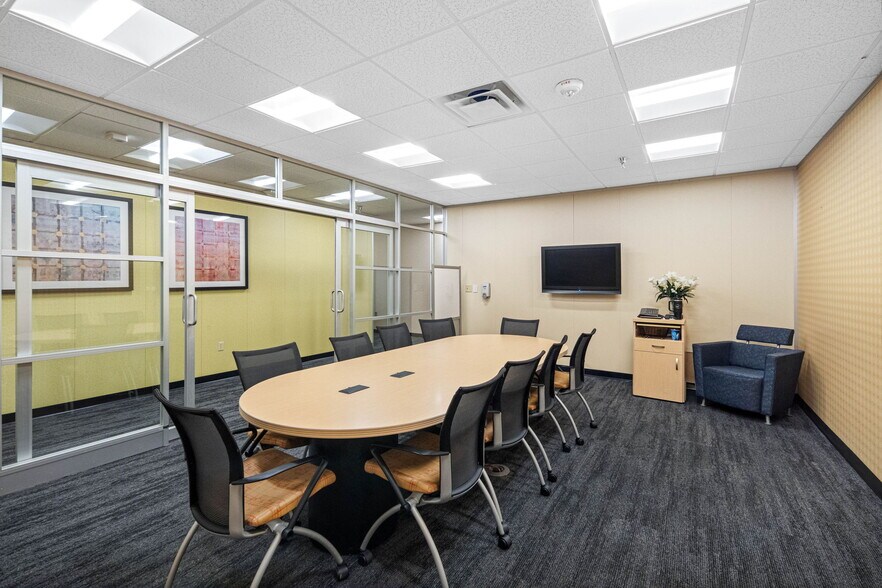 More Photos Of 6801 E Hillsborough Ave, Tampa Office Residential For Lease