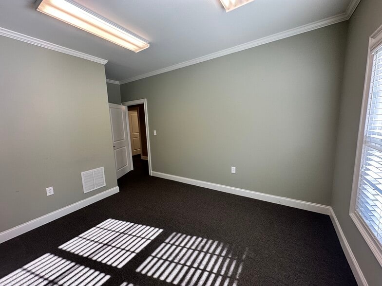 More Photos Of 110 Samaritan Dr, Cumming Medical For Lease