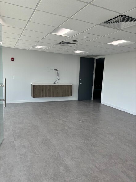 More Photos Of 1701 Ponce De Leon Blvd, Coral Gables Office For Lease