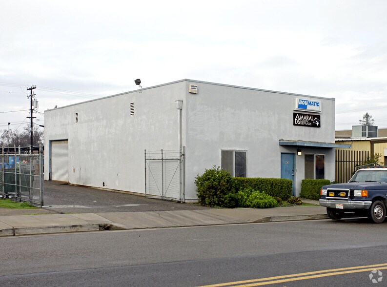 More Photos Of 413 N I St, Tulare Warehouse For Sale