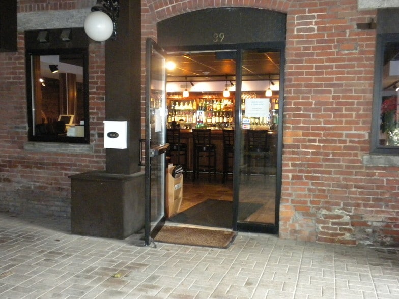 More Photos Of 37-39 Boltwood Walk, Amherst Storefront For Lease