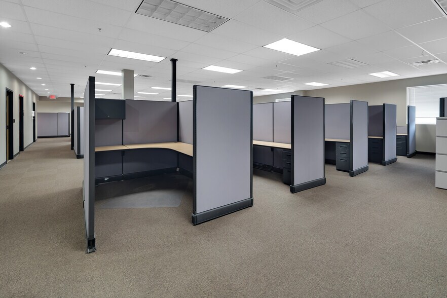 More Photos Of 2600 Stanley Gault Pky, Louisville Light Manufacturing For Lease