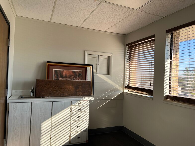 More Photos Of 4656 W Jefferson Blvd, Fort Wayne Unknown For Lease