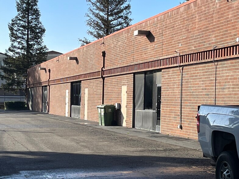 More Photos Of 1616-1632 Da Vinci Ct, Davis Flex For Lease