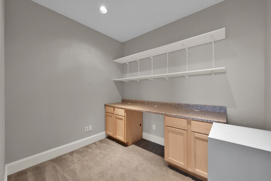 More Photos Of 25511 Budde Rd, The Woodlands Office For Lease