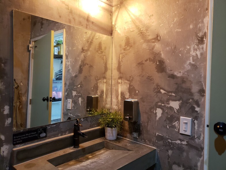 More Photos Of 126 Main St, Huntington Beach Storefront For Lease