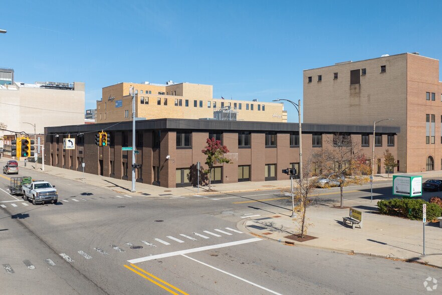 More Photos Of 313 S Capitol Ave, Lansing Office For Sale