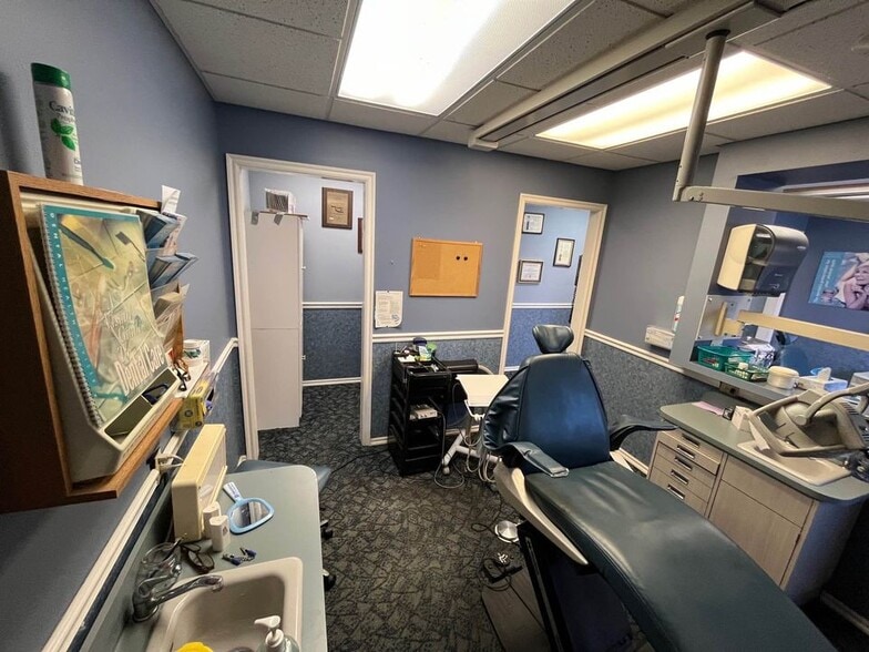 More Photos Of 817 S Elm Pl, Broken Arrow Medical For Lease