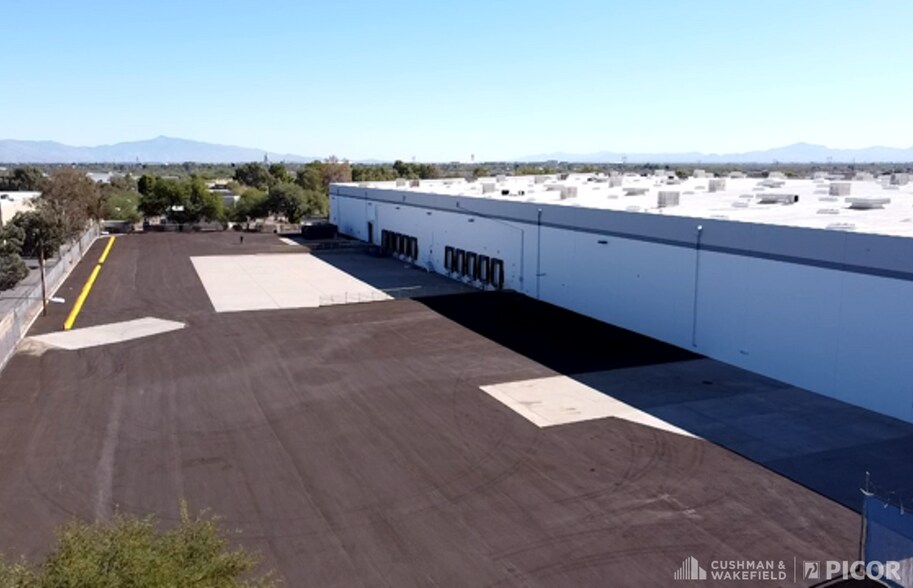 More Photos Of 6700 S Pella Dr, Tucson Light Manufacturing For Sale