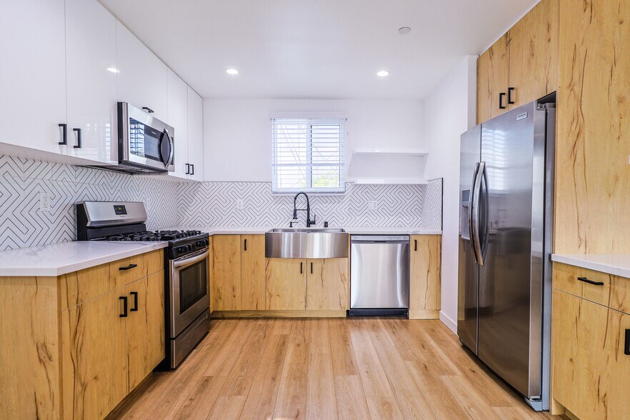 More Photos Of 1414 S Orange Dr, Los Angeles Apartments For Sale