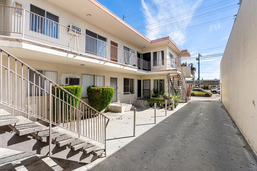 More Photos Of 13631 Vanowen St, Van Nuys Apartments For Sale