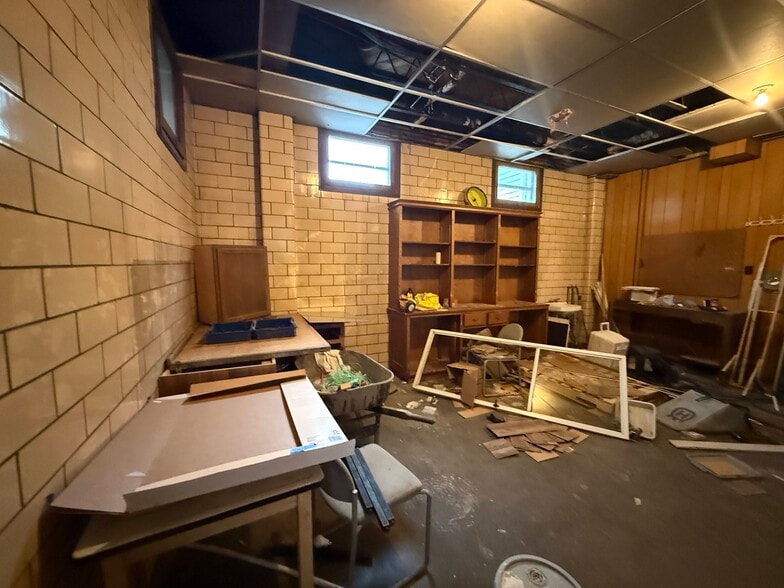 More Photos Of 836 S Mill St, New Castle Storefront Retail Residential For Sale