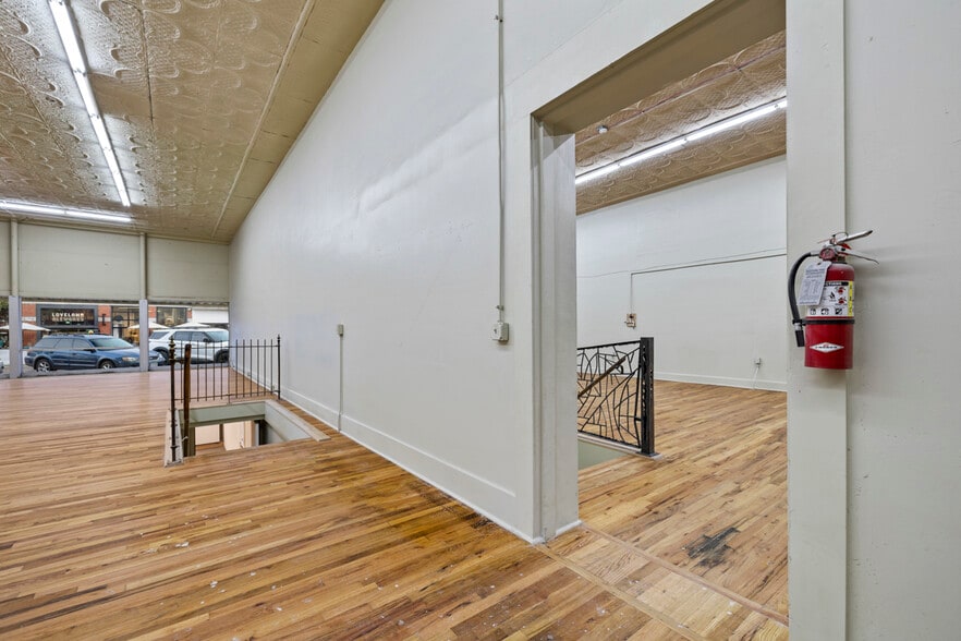 More Photos Of 133 W 4th St, Loveland Freestanding For Lease