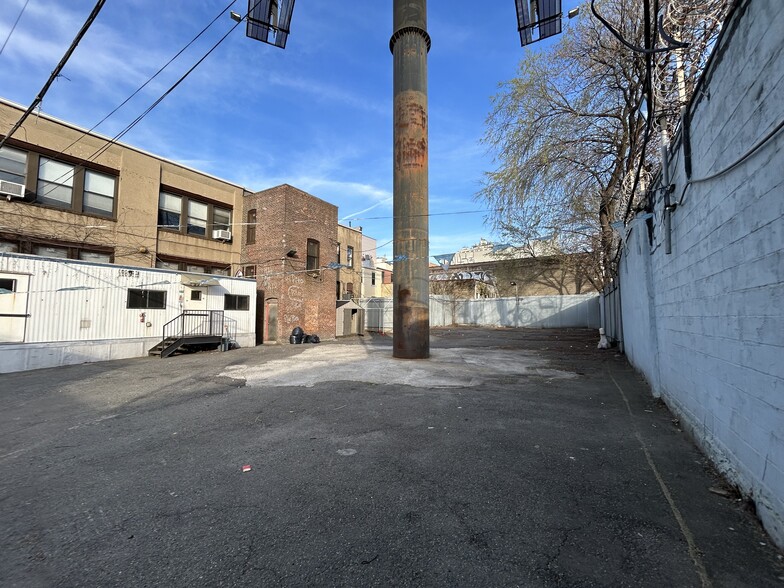 More Photos Of 122 18th St, Brooklyn Land For Lease