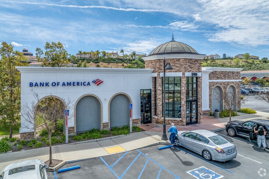 More Photos Of 716-766 New Los Angeles Ave, Moorpark Supermarket For Lease