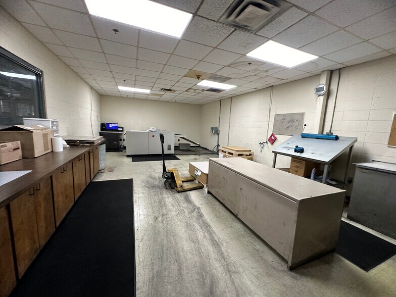 More Photos Of 311 W Central, Valdosta Manufacturing For Sale