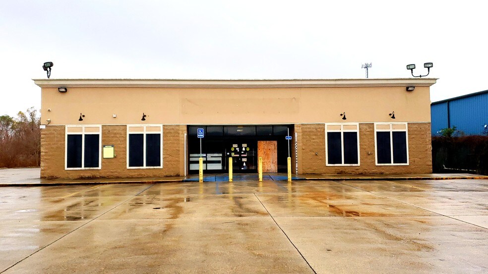 More Photos Of 13100 Chef Menteur Hwy, New Orleans General Retail For Sale