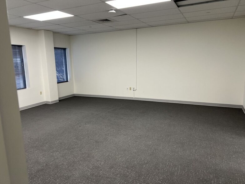 More Photos Of 16 Commercial St, Branford Research And Development For Lease